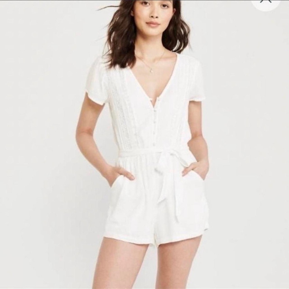 Abercrombie & Fitch Gauzy White Romper Crochet Lace Button Front Size Small